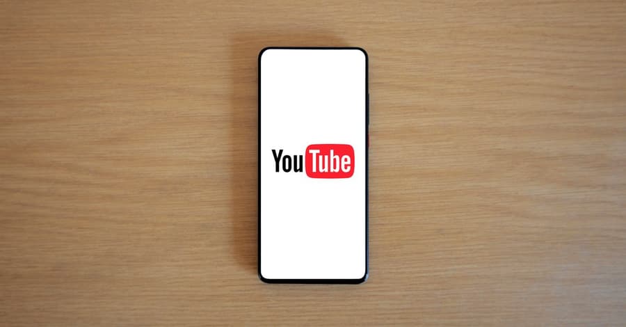 Cómo descargar vídeos de YouTube para verlos sin conexión (legal) en 2026