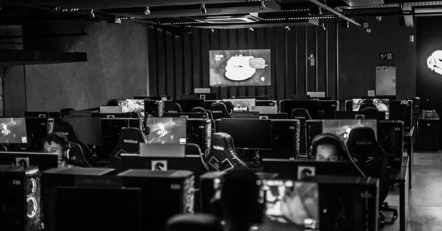 Cómo ganar dinero jugando a videojuegos en 2026 (formas reales)