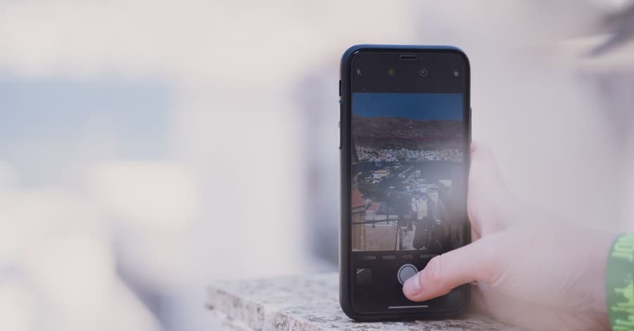 Cómo grabar la pantalla del móvil con audio (Android y iPhone) en 2026