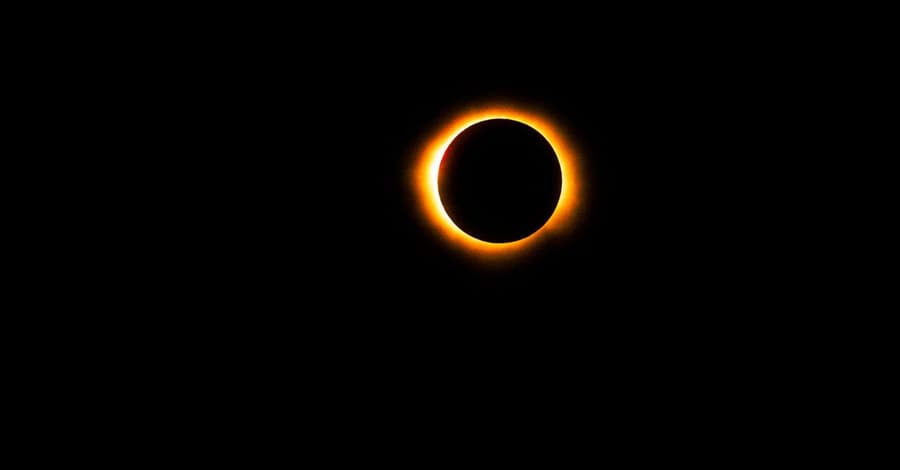 Así se vio el eclipse total en España: el minuto de noche en pleno agosto