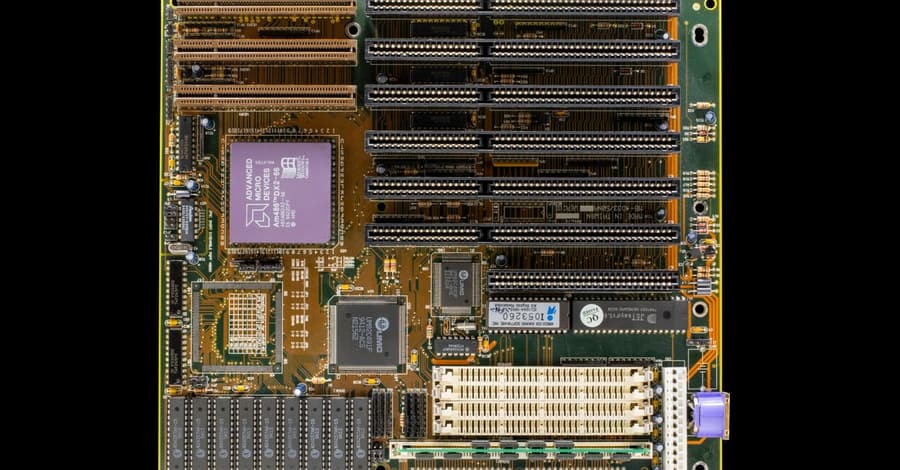 Montar un PC en 2026 va a salir mucho más caro: RAM, placas base y qué hacer