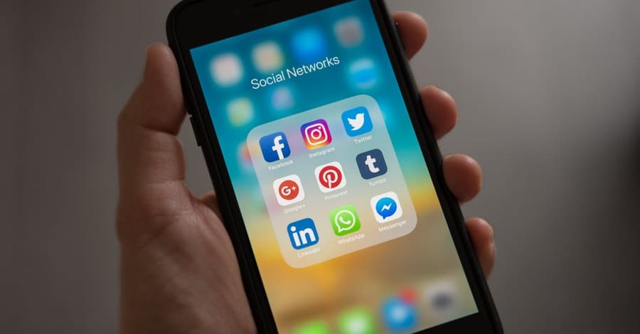 Qué significan los checks y símbolos de WhatsApp (guía completa 2026)